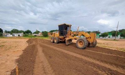 Prefeitura faz terraplenagem para obras do Complexo Esportivo Bela Vista
