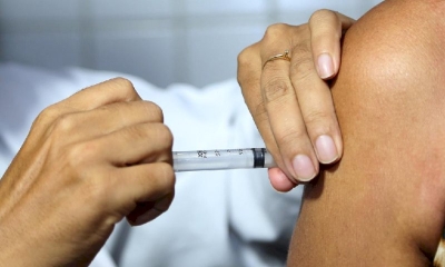 Governador e secretário de Saúde participam de ato de recebimento das vacinas do Ministério da Saúde