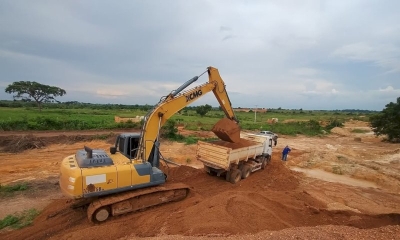Prefeitura de Peixoto de Azevedo mobiliza força‑tarefa nas estradas rurais