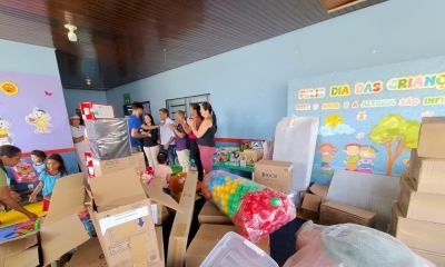 Educação faz entrega de equipamentos e kits de brinquedos pedagógicos
