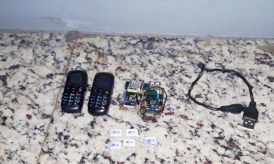 Mulher tenta entrar em presídio com celulares e chips na vagina