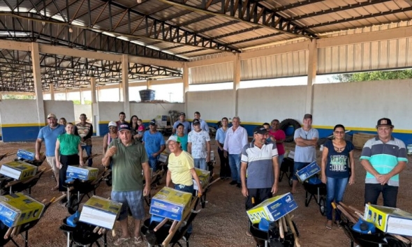 Kits de Ferramentas são distribuidos a agricultores familiares