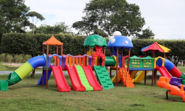 SME de Guarantã implanta Playground na Escola Darcy Ribeiro