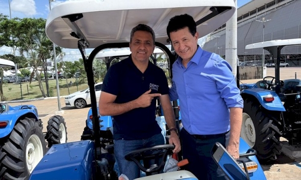 Peixoto recebe mais 01 Trator para Agricultura Familiar