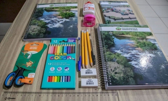 Alunos da rede municipal acessam kits escolares em Guarantã