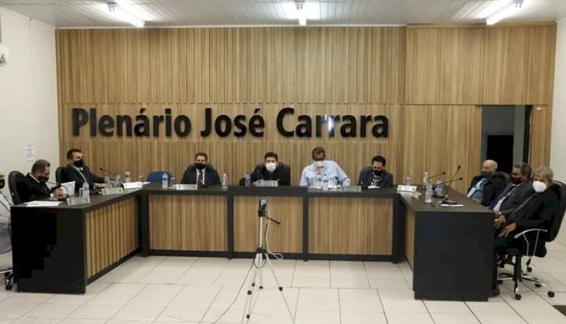 Despreparo: Presidente não concede aparte, bate-boca, encerra sessão e é vaiado em Nova Santa Helena