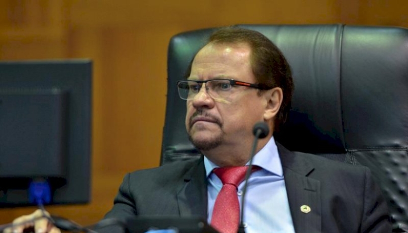 Ex-Deputado espera apadrinhamento político para permanecer trabalhando na AL-MT