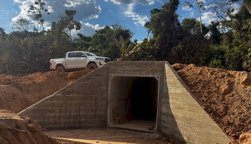 Estrada E-70 recebe galerias de aduelas de concreto em Matupá