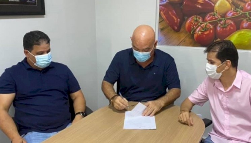 Prefeito assina convênio que fortalecerá a Agricultura Familiar 