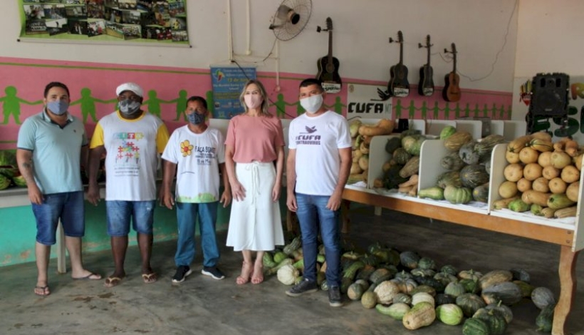 Secretaria faz entrega de alimentos e brinquedos na CUFA Peixoto