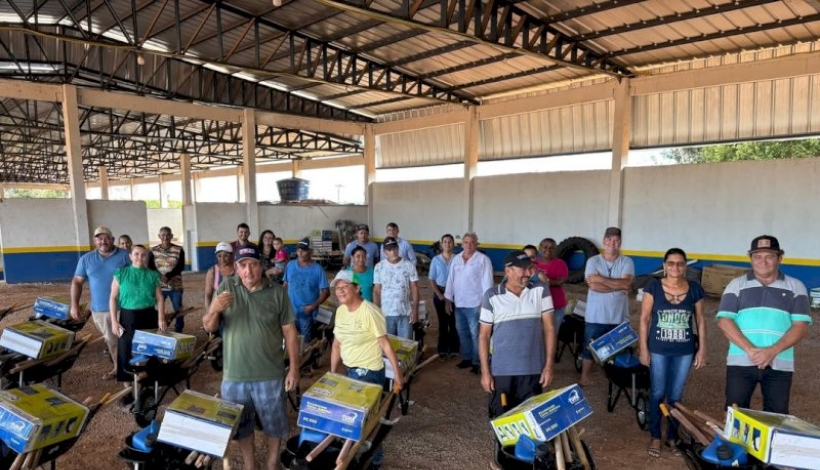 Kits de Ferramentas são distribuidos a agricultores familiares
