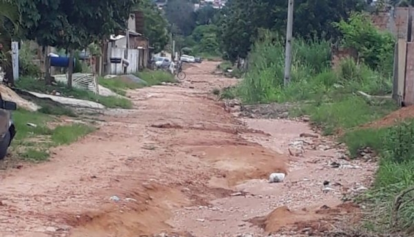 Ruas e Avenidas não asfaltadas estão em péssimas condições em Peixoto