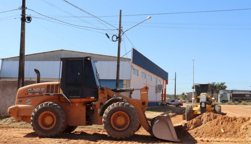 Ruas não pavimentadas do Bairro Nova Esperança estão sendo recuperadas