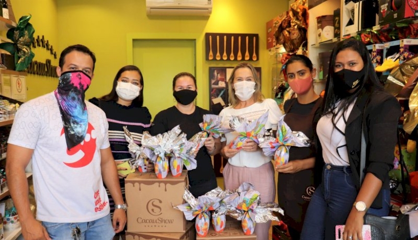 Empresas fazem doações para a Páscoa da Família Peixotense