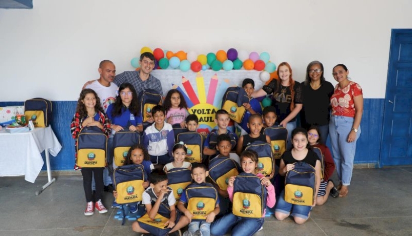 Entrega de Uniformes, Kits Pedagógicos e Materiais Escolares