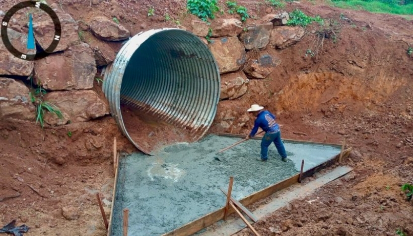 Pontes de Madeira estão sendo substituidas por tubos de aço em Guarantã do Norte