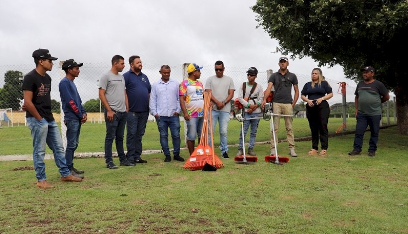 Equipe de Limpeza e Jardinagem recebe equipamentos e ferramentas