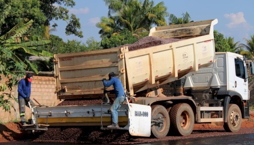 Prosseguem as obras de pavimentação em Peixoto de Azevedo