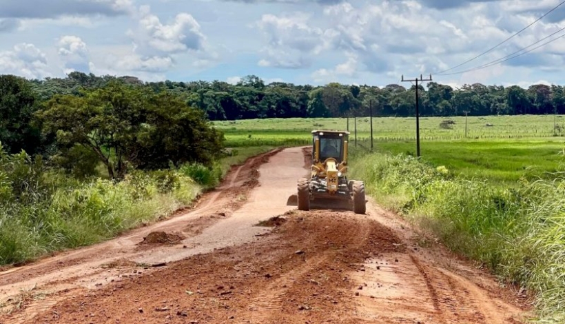 Prefeitura está com maquinários na Estrada E-60 em Matupá