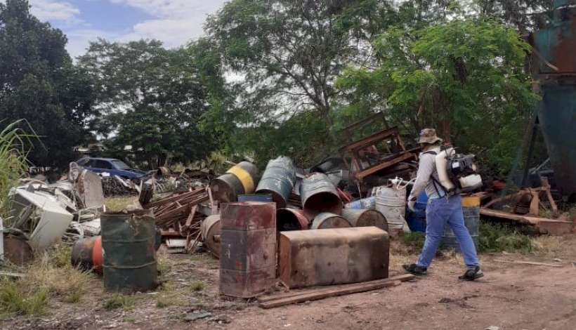 Vigilância Ambiental faz bloqueio de pontos críticos e focos do aedes aegypti