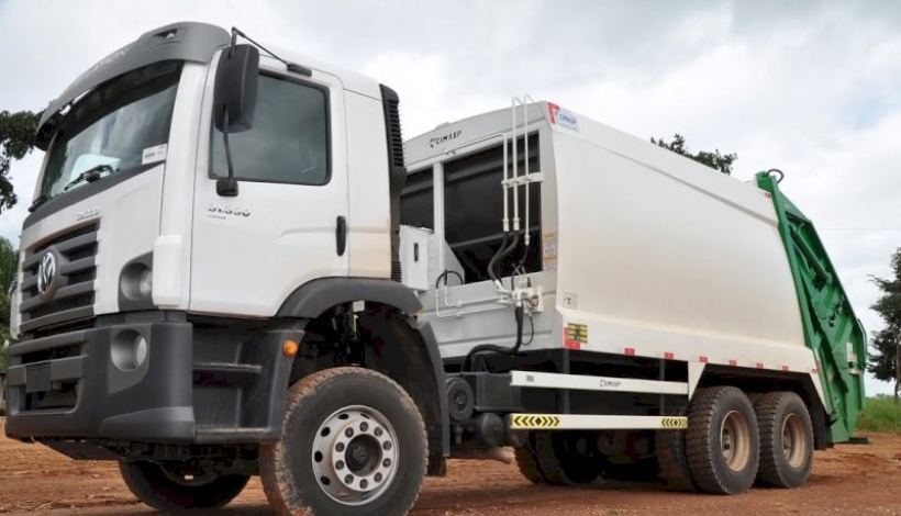 Senador Jayme Campos garante mais 02 caminhões de lixo para Guarantã do Norte