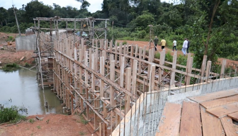 Prefeitura de Peixoto está investindo mais de R$ 2 milhões na Estrada E-60