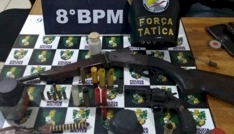 Após ameaçar esposa e filha, homem é detido por posse ilegal de arma