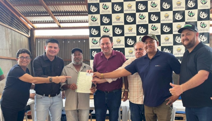 Deputado Valtinho Miotto participou de entrega de Títulos Definitivos de Propriedade