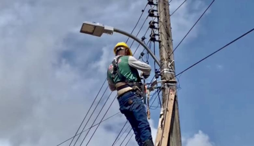 Luminárias de LED estão sendo instaladas em Peixoto de Azevedo