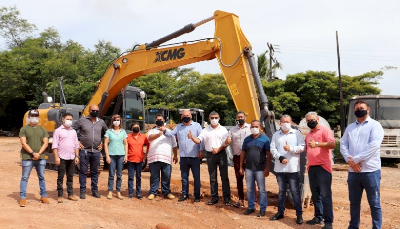 Deputado Neri Geller viabiliza Escavadeira Hidráulica PC para Peixoto
