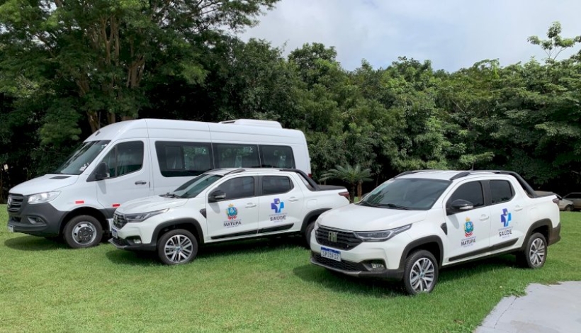 Van 0 km é entregue para o transporte de pacientes que fazem hemodiálise 