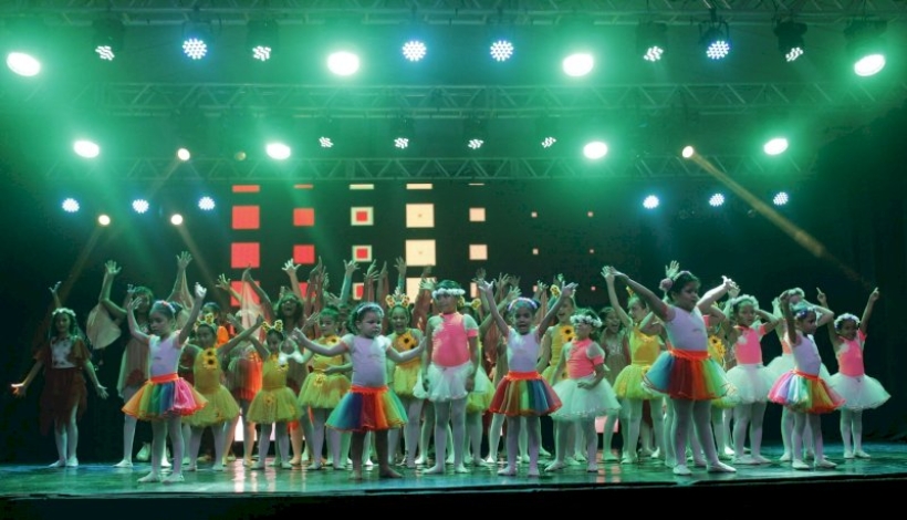 Milhares de pessoas assistiram o espetáculo Fênix no Natal Peixotense 