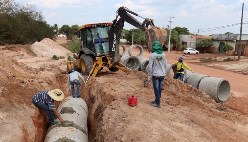 Avenida Cassilândia está recebendo obras de canalização pluvial