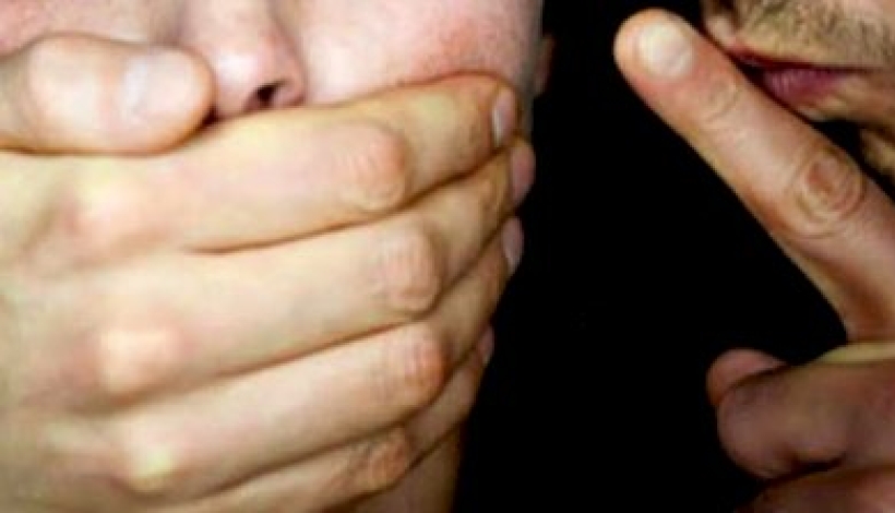 Homem tenta sexo a 3 e espanca namorada e cunhada em MT