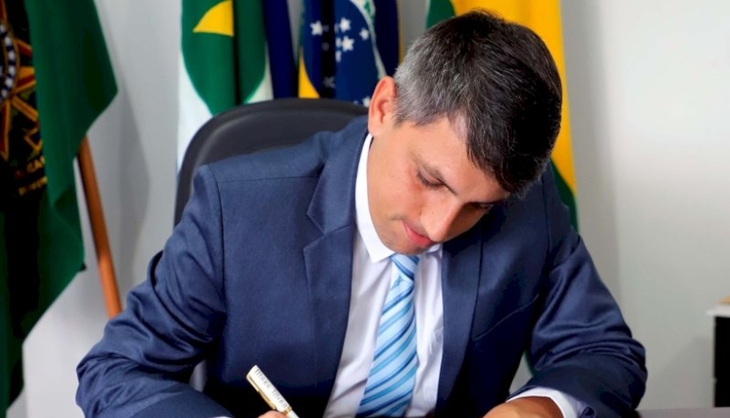 Prefeito Bruno Mena anuncia reajuste de 14% aos profissionais da educação