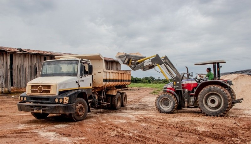 SEDEC Guarantã faz entrega de calcário e fortalece produção rural 