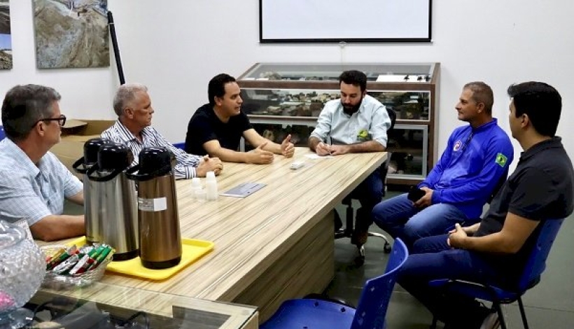 Deputado Diego Guimarães visita COOGAVEPE