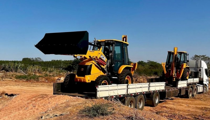 Matupá recebe mais 01 Retroescavadeira Hidráulica da Seaf-MT