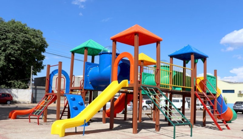 Prefeitura implanta Playgrounds nas Praças de Peixoto de Azevedo