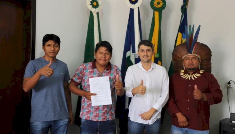 Prefeito Bruno Mena recebe lideranças indígenas