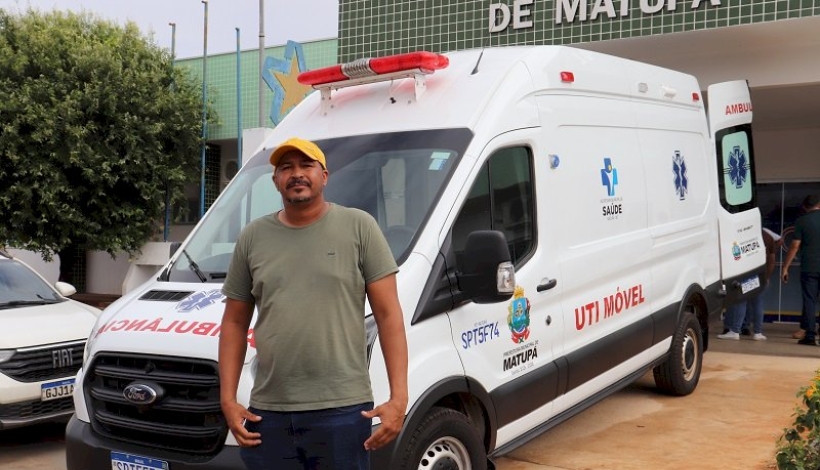 Vereador Samuel faz entrega de ambulância UTI de emenda impositiva