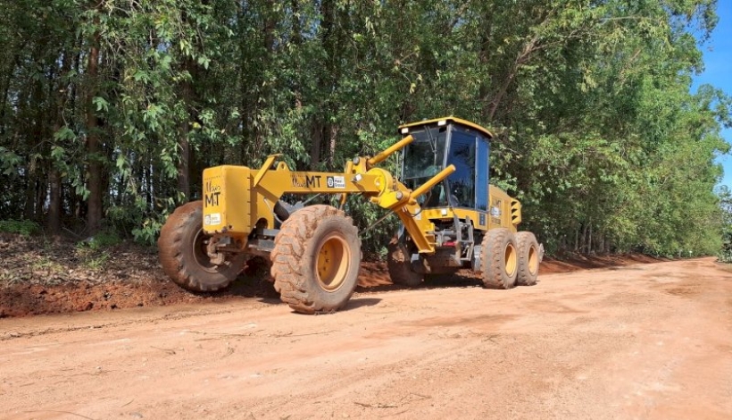 Secretaria continua recuperando estradas da região de chácaras