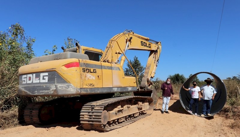 Secretaria implanta tubo de aço corrugado na Rua do Comércio