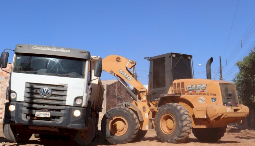 Mais Ruas do Bairro Centro Antigo estão sendo preparadas para asfaltamento