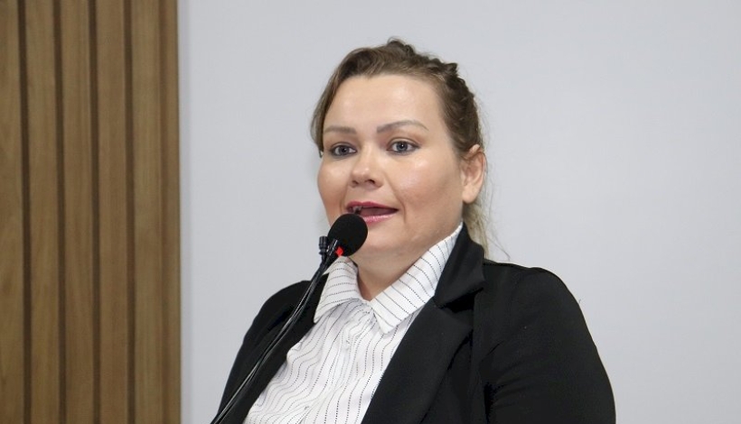 Vereadora Eliege leva ao MPE situação precária de falta de água em Creche e Escola