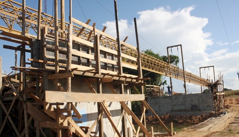 Obras de Construção da Ponte do Rio Mineirão em Matupá