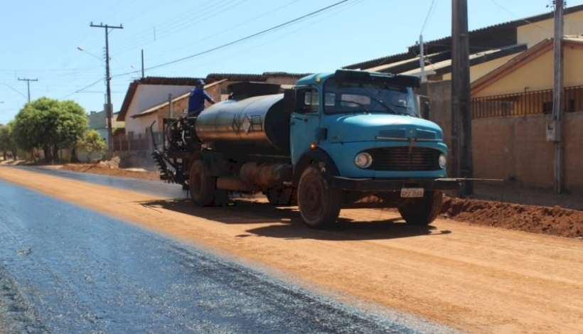 Imprimação e capa asfáltica no Bairro Jerusalém em Peixoto