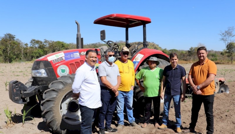 Secretário faz visita a propriedades rurais modelo de diversificação