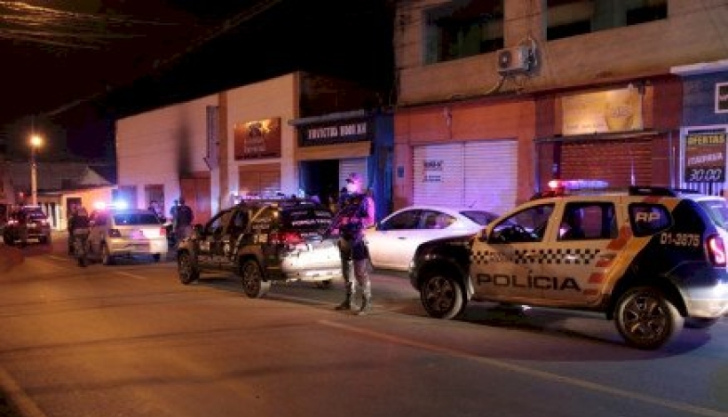 PM dispersa aglomerações de pessoas em bairros