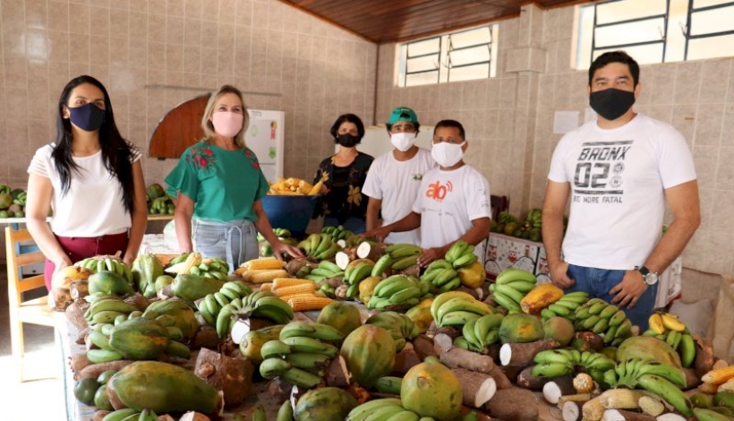 Famílias recebem alimentos da agricultura familiar Peixotense